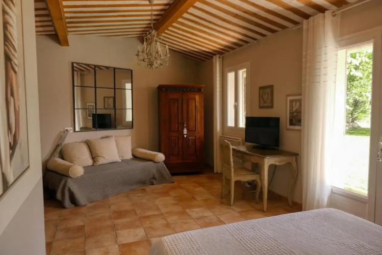 Jade En Provence