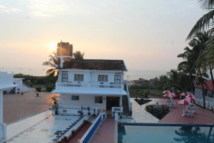Standard Double room with pool view