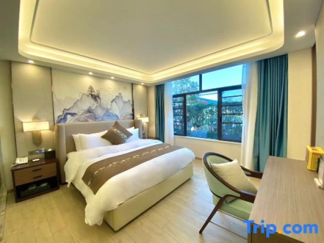 1 Bedroom Suite with courtyard view
