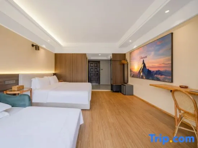 Standard Twin Family room with city view