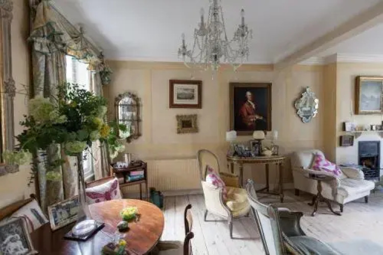 Hurlingham Bed  Breakfast