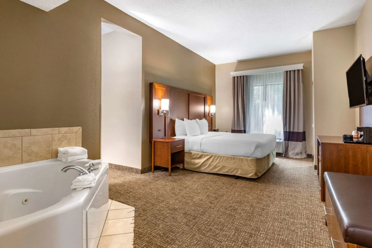 Comfort Suites Clayton - Garner