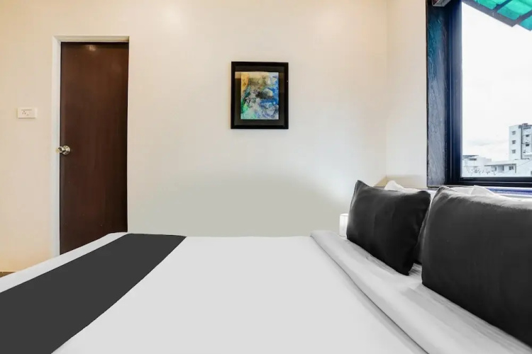 Blissful Stays at Ramdaspeth Downtown