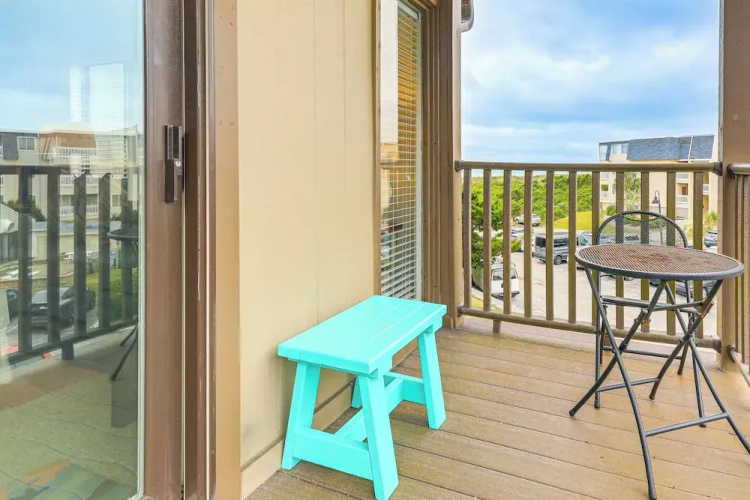 Steps to Sand! Condo w/ 2 Pools in Atlantic Beach