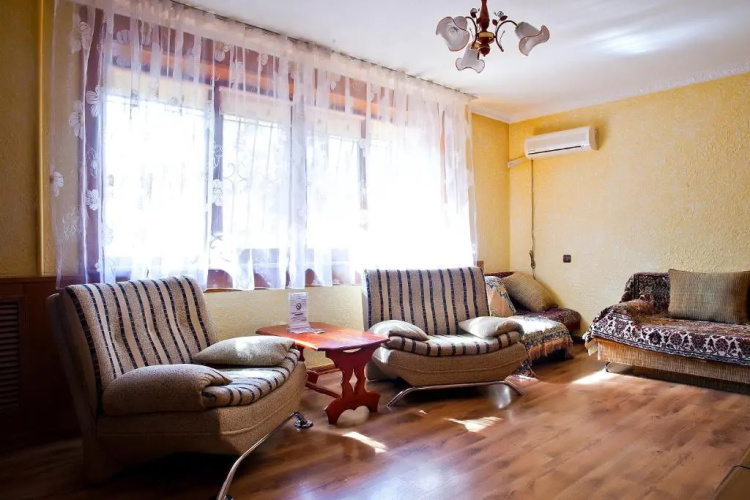 Lessor Apartments