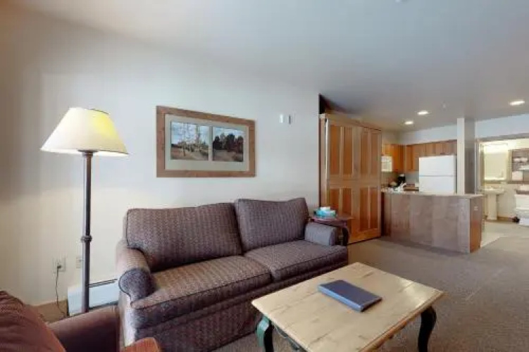 Red Hawk Lodge 2200