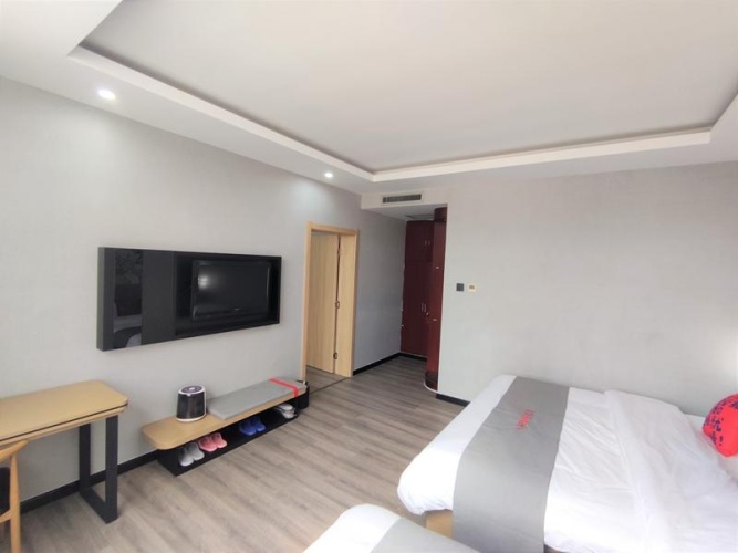 Standard Triple Family Suite