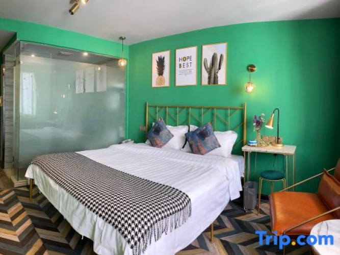 Standard Double room with city view