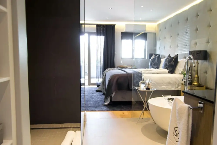 2 Bedrooms Luxury Apartment