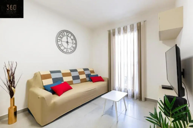 Lovely & Spacious home with King sized BED & AC by 360 Estates