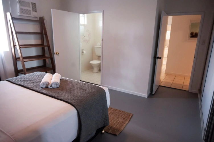 3 Bedrooms Apartment