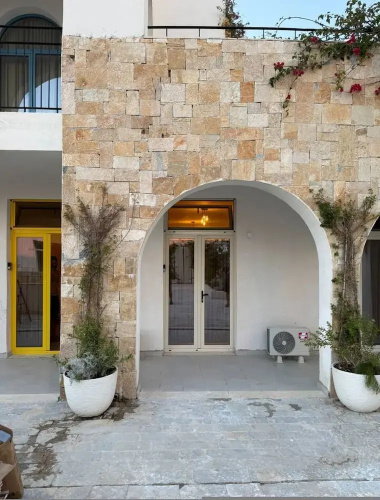 Noon Properties 3 Beachside Studio in Dh rmi
