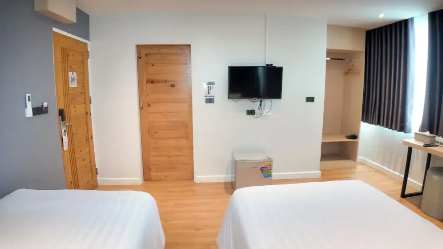 Deluxe Twin room with city view