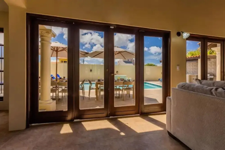 Large 5BR Villa With Private Pool Near Eagle Beach