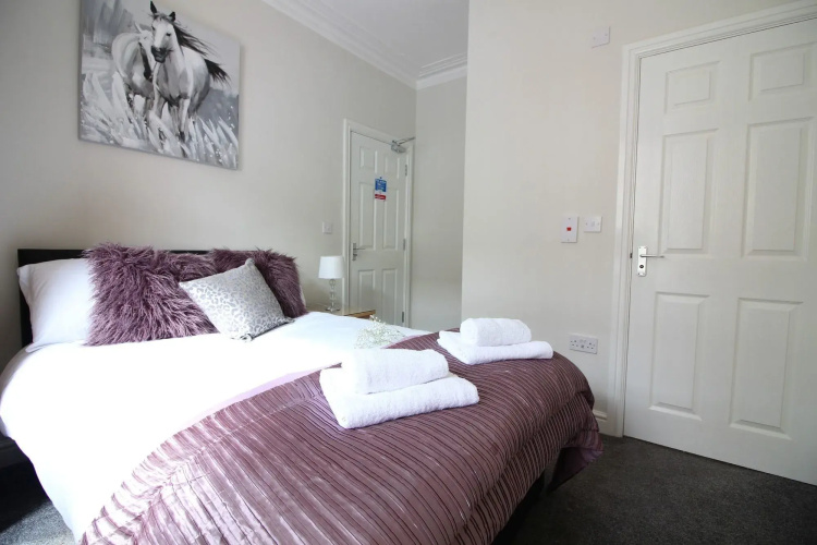 Diamond - Beechfield House Suite 1