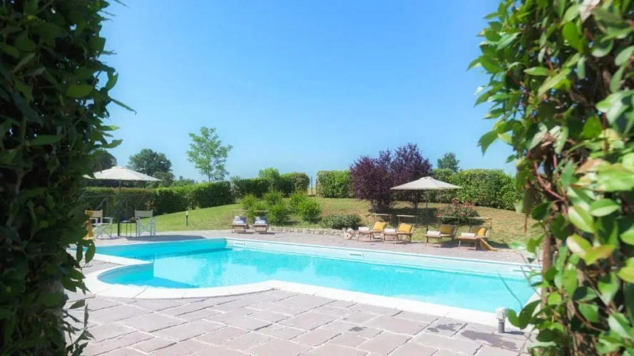 5 Bedrooms Villa