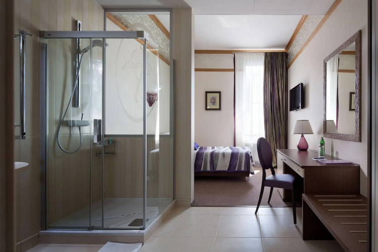 Iris Art Hotel
