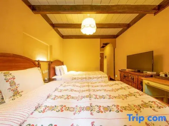 Standard Twin room with water view