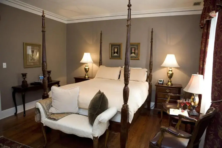 The Belvedere Inn & Restaurant