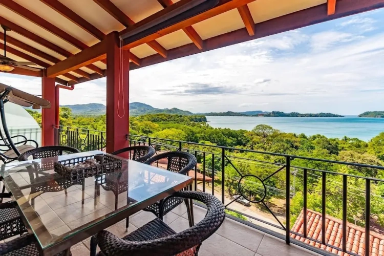 3 Bedrooms Apartment with ocean view