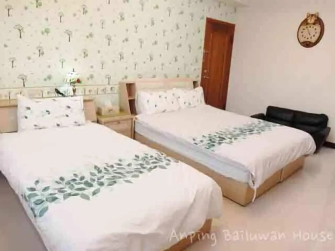 Standard Triple room with city view