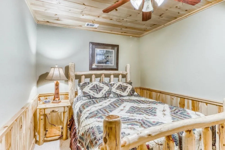 Deepwater Lodge