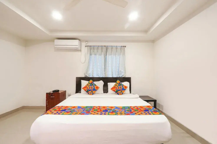 Hotel Blue Dawn - Near DLF Cyber City, Gachibowli