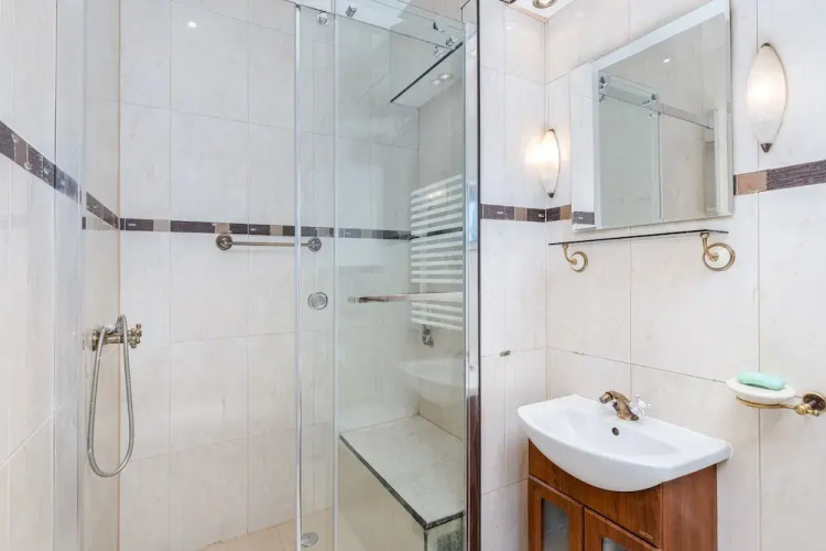 Charming Central Apartment