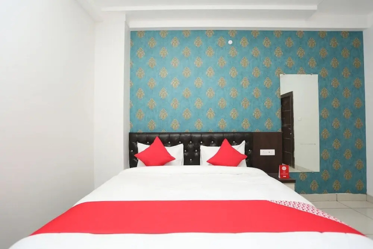 Mukesh Palace By OYO Rooms