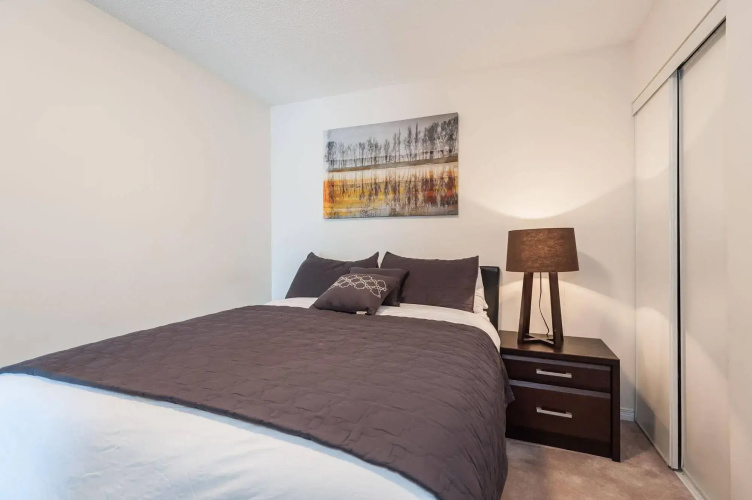 Life Suites - Front and Spadina