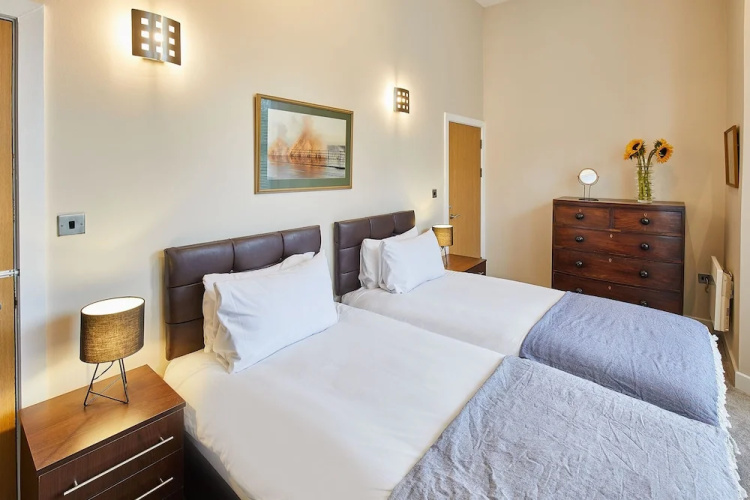 Host Stay Three Bays