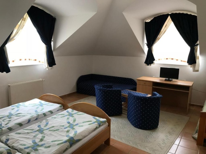 Standard Triple room with view