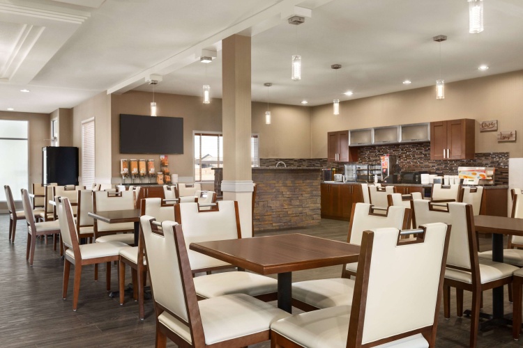 Days Inn & Suites by Wyndham Brooks photo 13