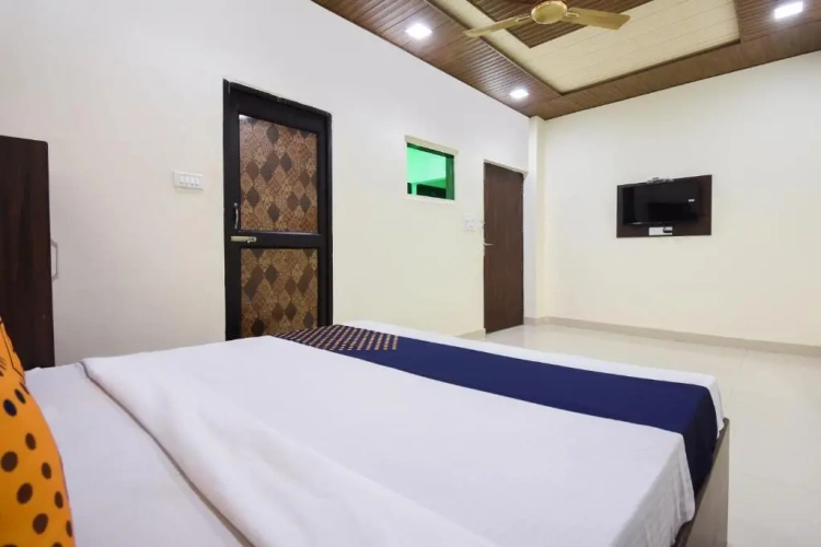 Standard Triple room