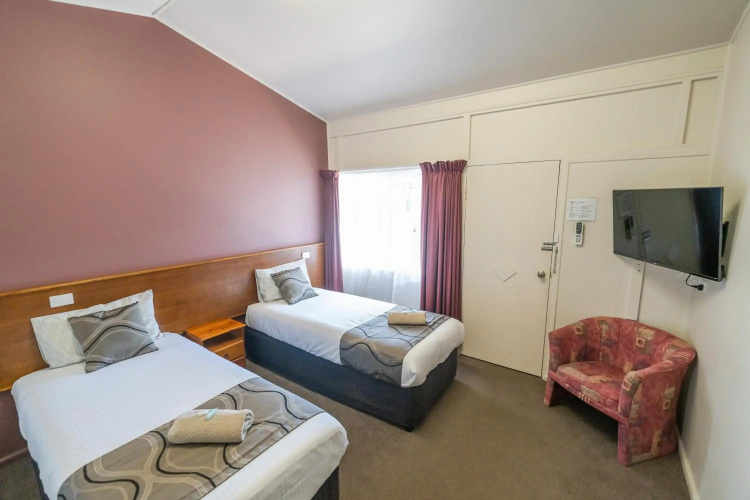 Halfway Motel, Eden