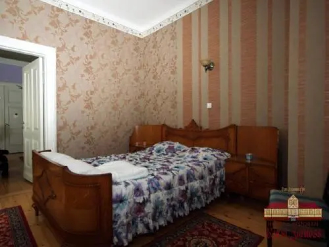 Kursi Hunting Manor