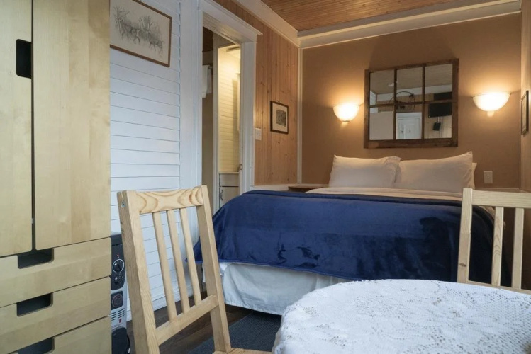 Blue Mountain Lodge Bed & Breakfast