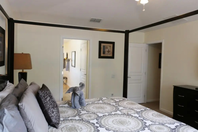 6BR 4BA Home in Windsor Hills by CV-2534
