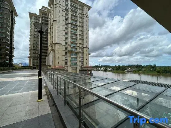 Riverine sapphire apartment