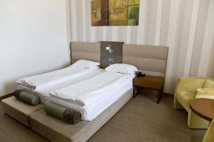 Iaki Hotel