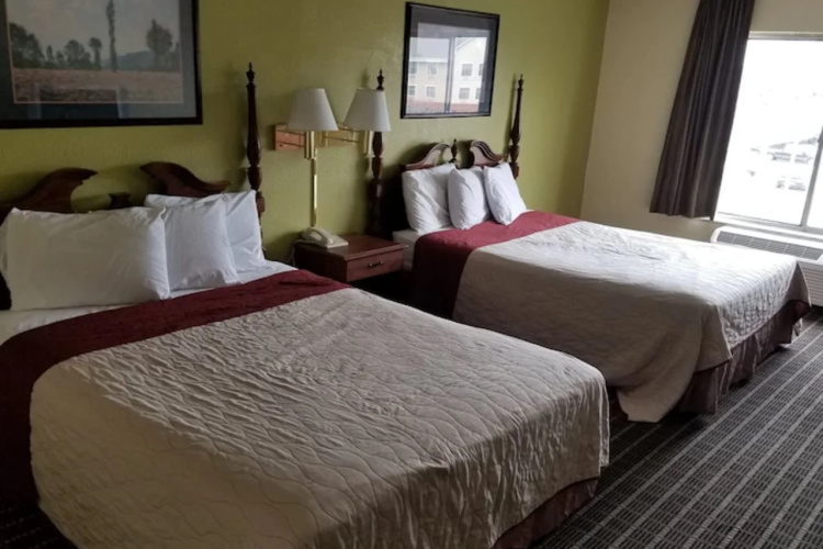Travelodge by Wyndham Lansing IL