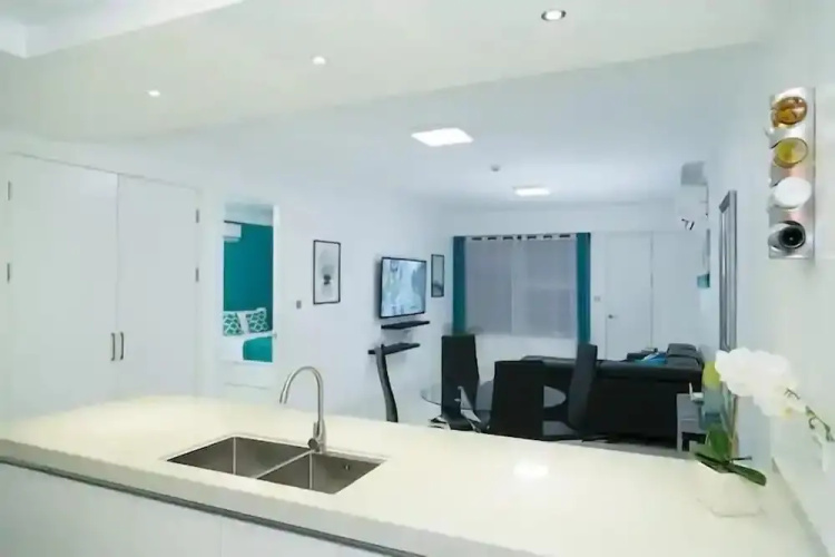 Apartment with roof top pool
