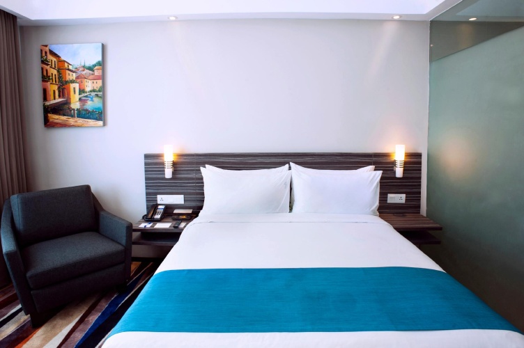 Deluxe Double room with city view