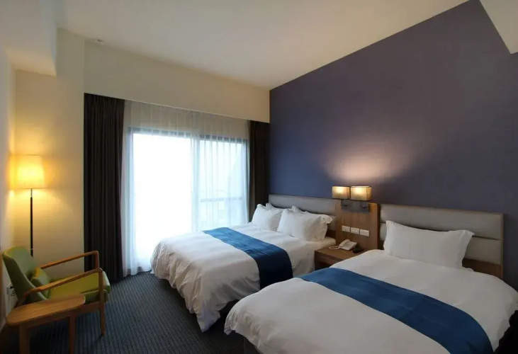 Celebrity 99 Hotel