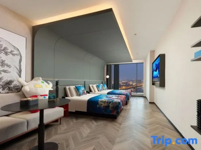 Standard Twin Family Basement room with river view