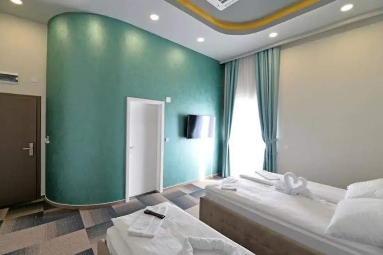 Hotel River
