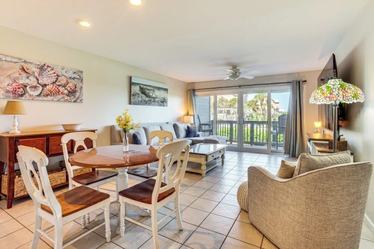 2 Bedrooms Apartment