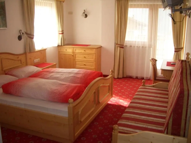 4 Bedrooms Apartment