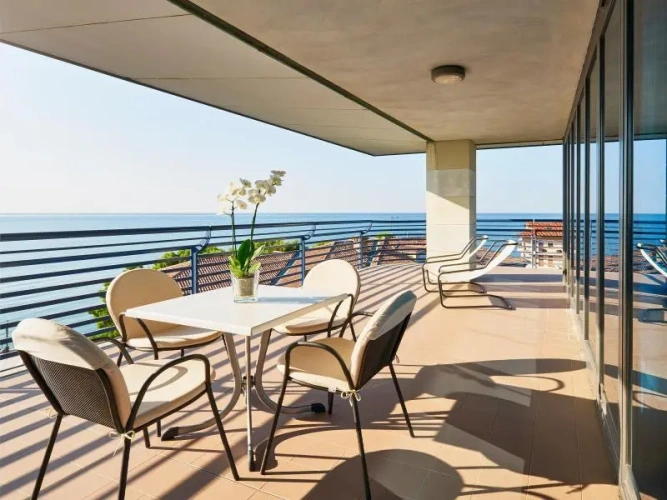 Suite with balcony and with sea view