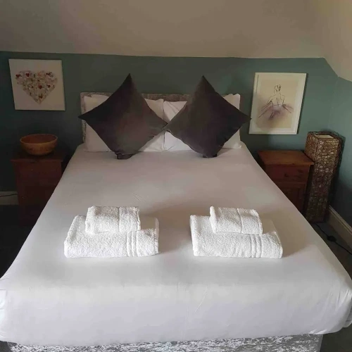 4 Bedrooms Cottage